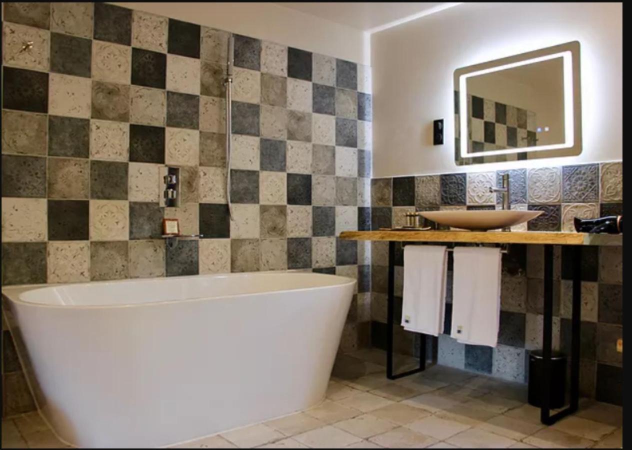 Le Moulin Fouret Hotel Saint-Aubin-le-Vertueux ภายนอก รูปภาพ